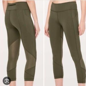 Lululemon Lululemon Pace Rival 22" Crop leggings in Dark Olive, size 6